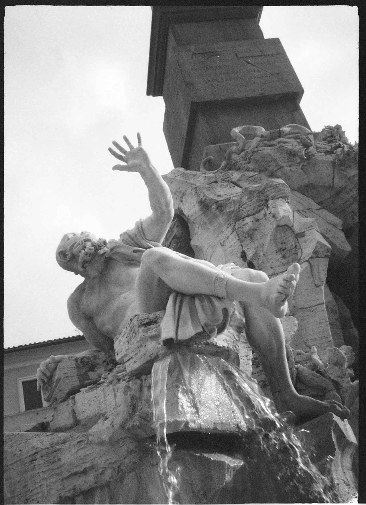 ROMA: CIUDAD EN RUINAS, IDENTIDAD EN CONSTRUCCIÓN — Rio de la Plata